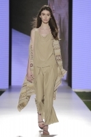 Premiato all'Arab Fashion Week, CANGIARI sfila a Dubai. 